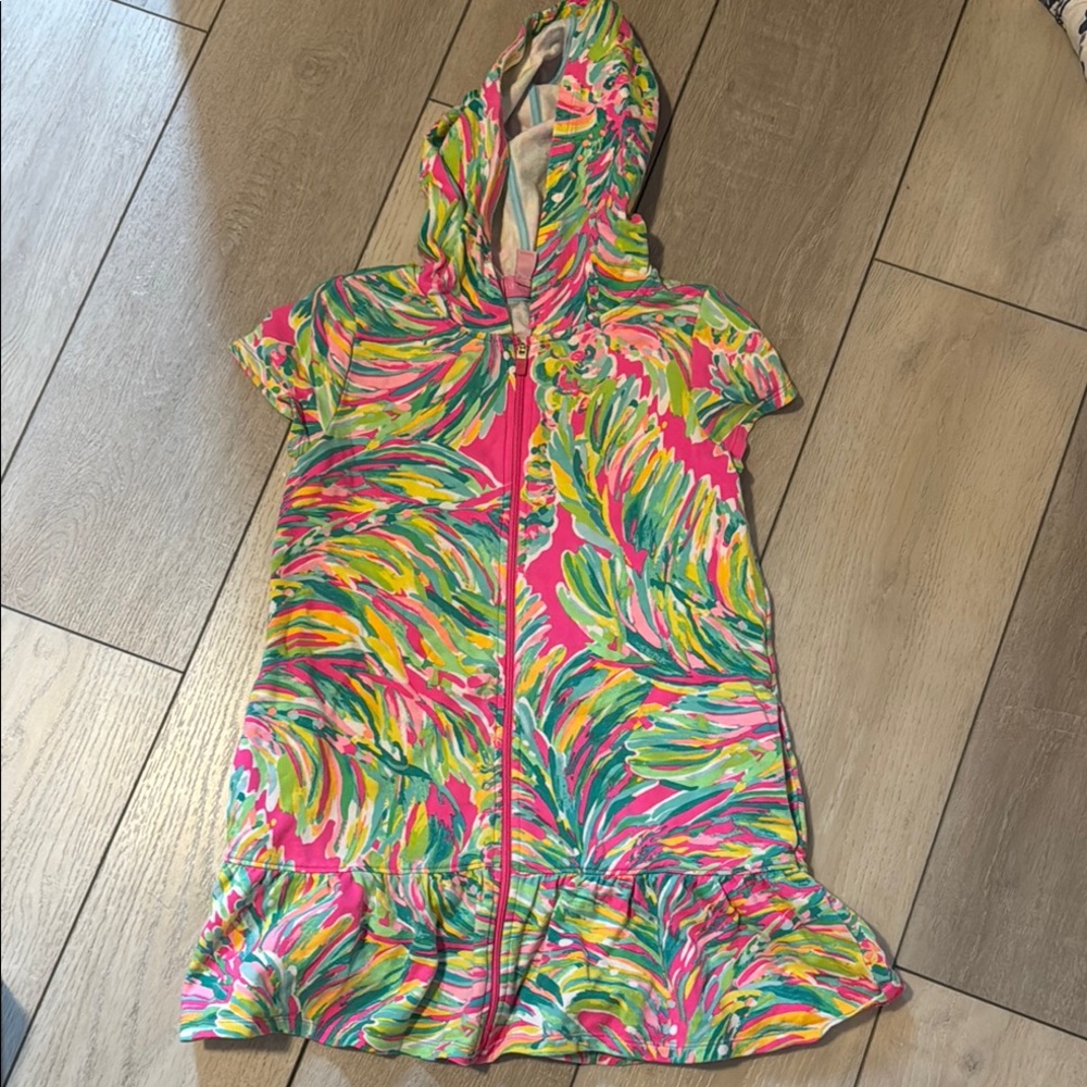 Sold on M. Lilly Pulitzer Girls Tropical Print Swim Coverup size 6-7